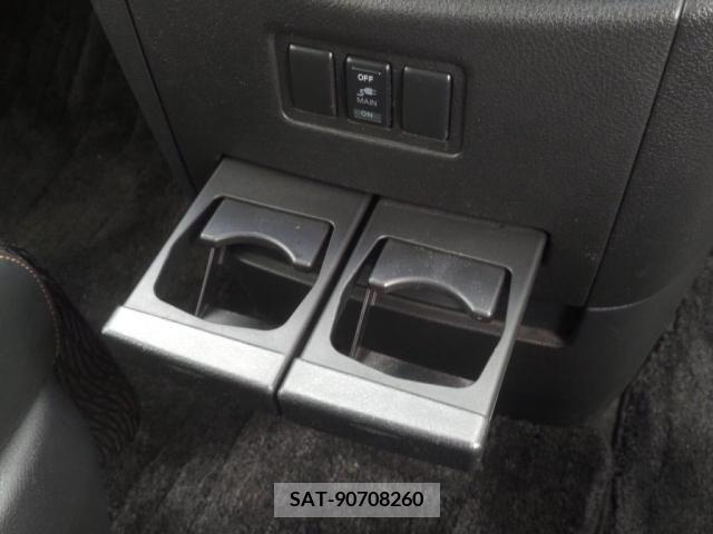 Nissan ELGRAND 2016-02 268448-19