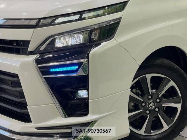 Toyota VOXY 2019-08 370392-12