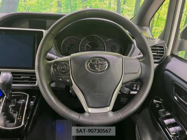 Toyota VOXY 2019-08 370392-11