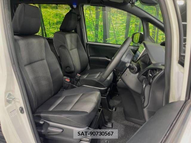 Toyota VOXY 2019-08 370392-7