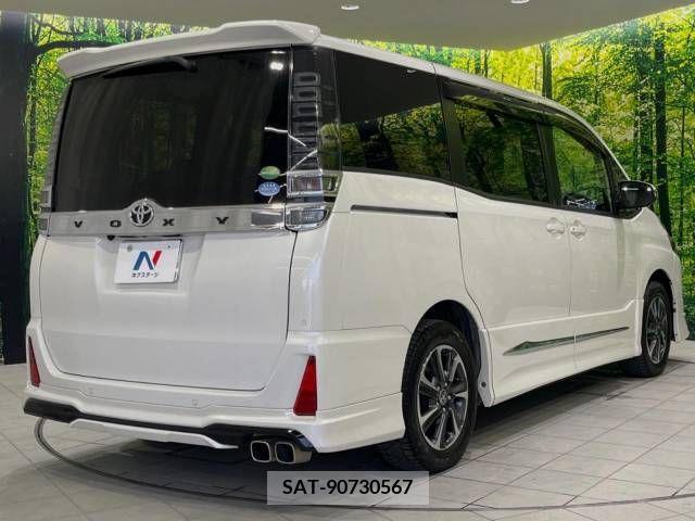 Toyota VOXY 2019-08 370392-17