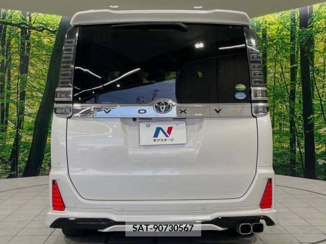 Toyota VOXY 2019-08 370392-15