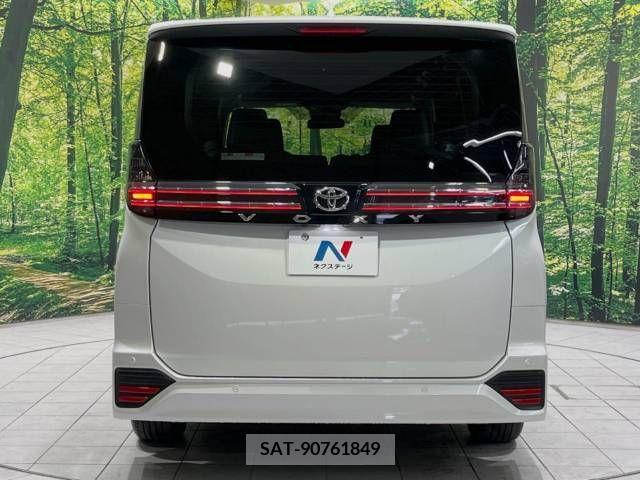 Toyota VOXY 2023-04 313584-15