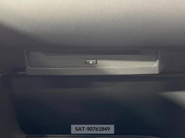 Toyota VOXY 2023-04 313584-7