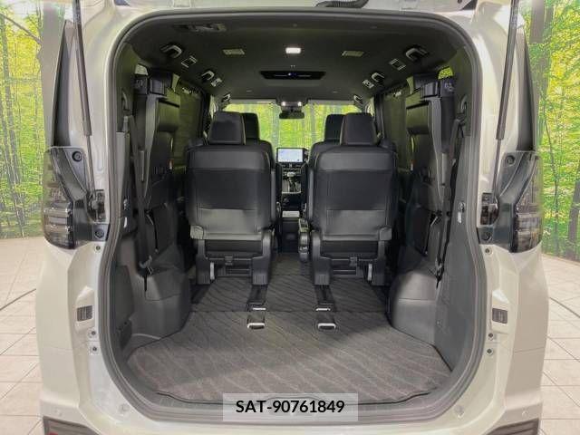 Toyota VOXY 2023-04 313584-11