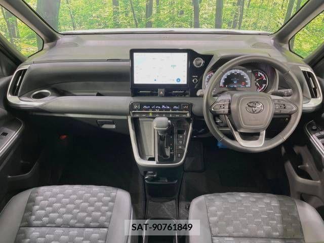 Toyota VOXY 2023-04 313584-1