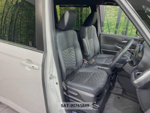 Toyota VOXY 2023-04 313584-9
