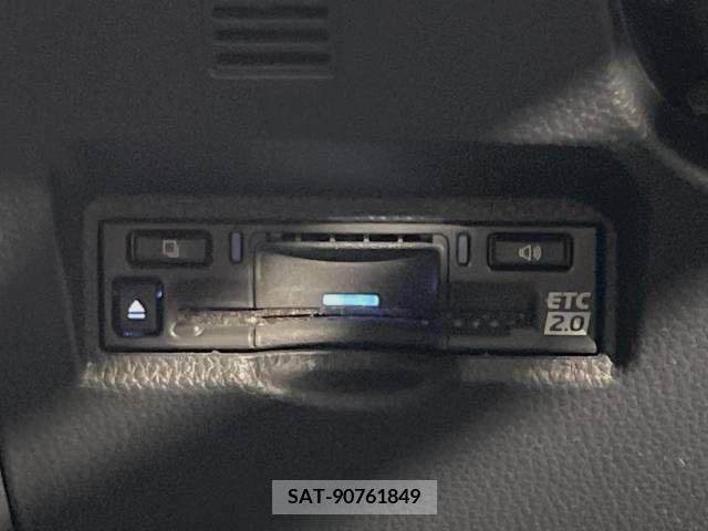 Toyota VOXY 2023-04 313584-8