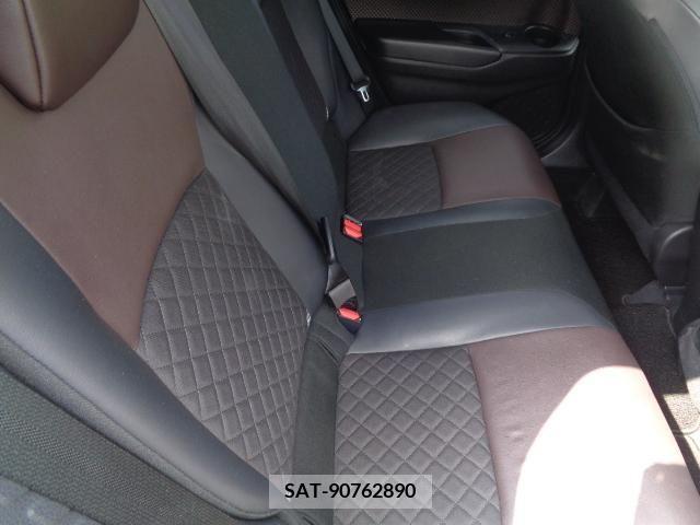 Toyota C-HR 2017-06 254023-9