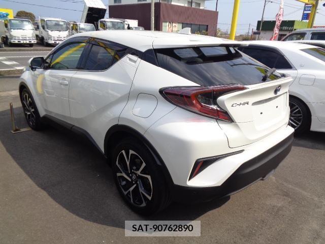 Toyota C-HR 2017-06 254023-5
