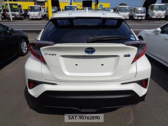 Toyota C-HR 2017-06 254023-4