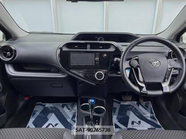 Toyota AQUA 2017-09 356340-1