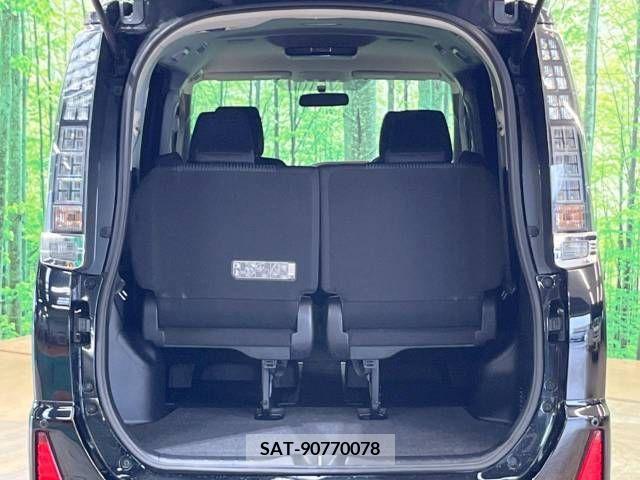 Toyota VOXY 2015-04 370491-11