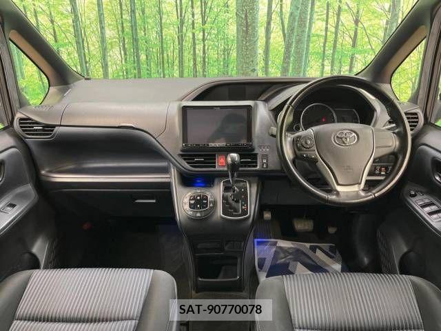 Toyota VOXY 2015-04 370491-1