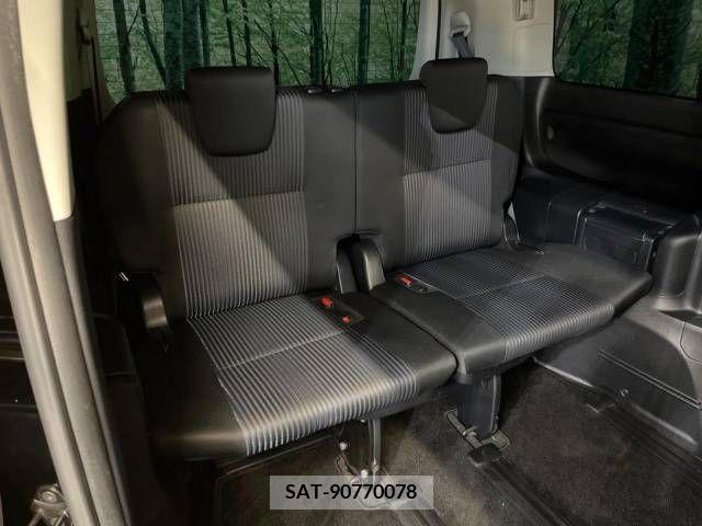 Toyota VOXY 2015-04 370491-10