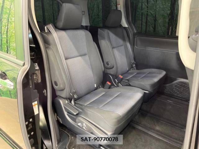 Toyota VOXY 2015-04 370491-9