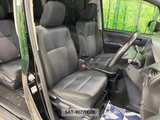 Toyota VOXY 2015-04 370491-8