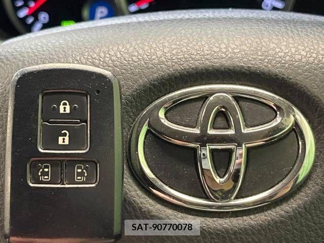 Toyota VOXY 2015-04 370491-7