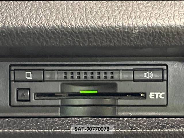Toyota VOXY 2015-04 370491-6