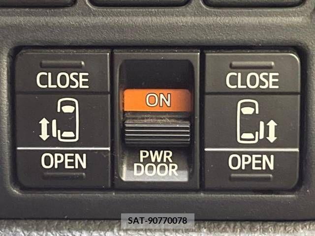 Toyota VOXY 2015-04 370491-5