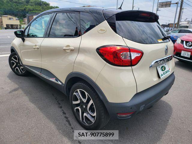 Renault CAPTUR 2015-08 325315-1