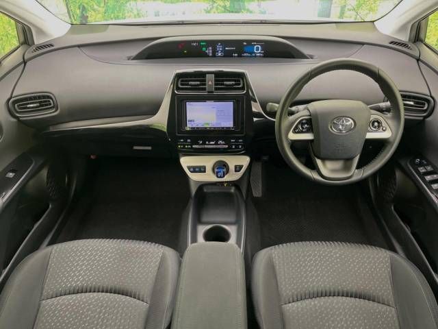 Toyota PRIUS 2016-07 180764-1