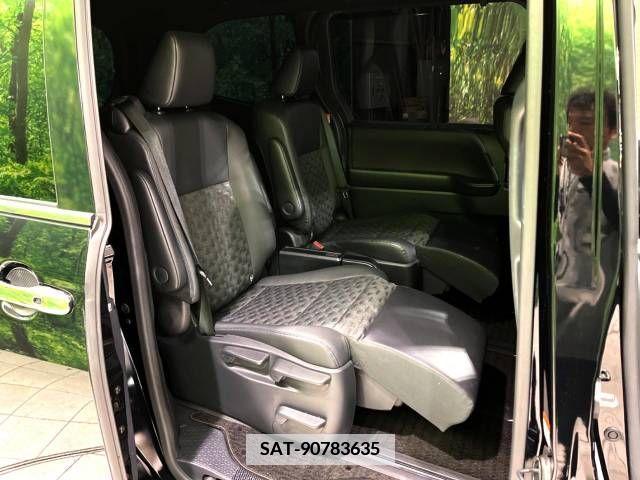 Toyota VOXY 2022-03 341464-5
