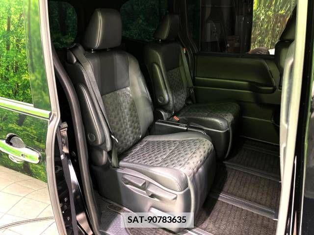 Toyota VOXY 2022-03 341464-11