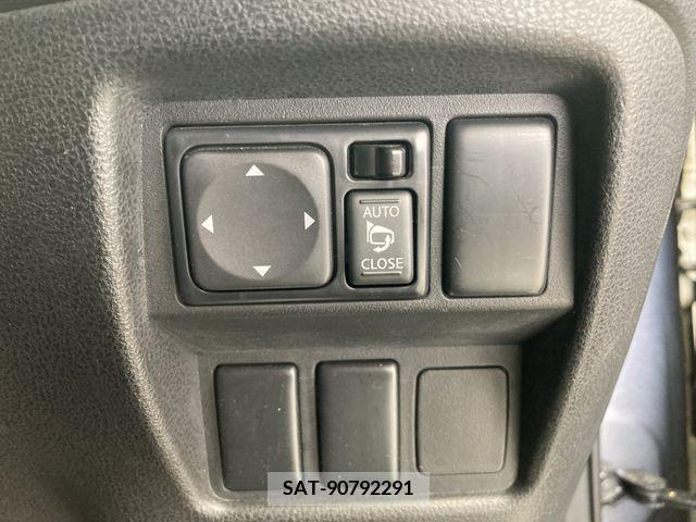 Nissan JUKE 2012-09 216989-17