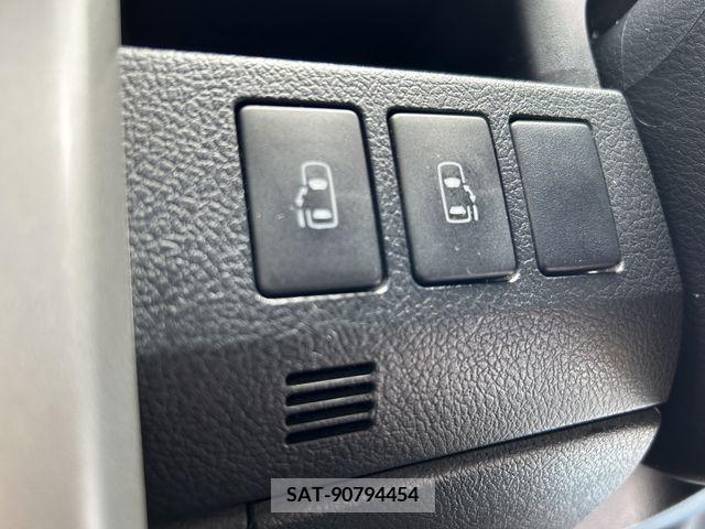 Toyota NOAH 2013-11 328473-10