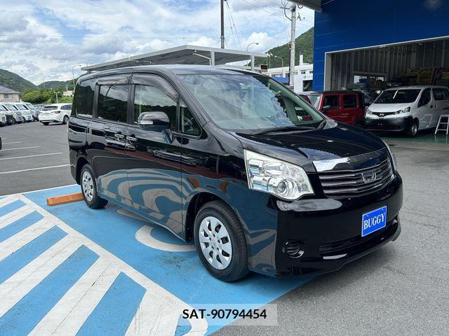Toyota NOAH 2013-11 328473-1