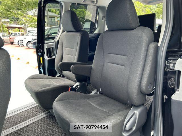 Toyota NOAH 2013-11 328473-16
