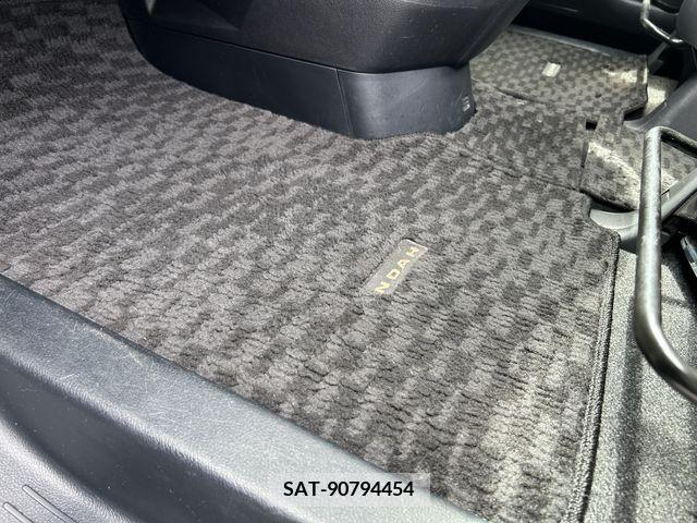 Toyota NOAH 2013-11 328473-27