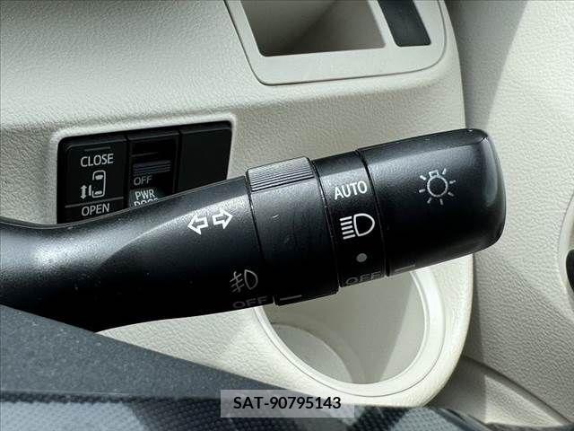 Toyota SIENTA 2015-09 325966-23