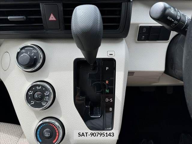 Toyota SIENTA 2015-09 325966-26