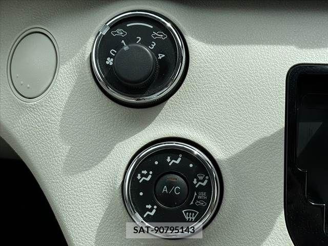 Toyota SIENTA 2015-09 325966-25
