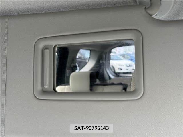 Toyota SIENTA 2015-09 325966-29