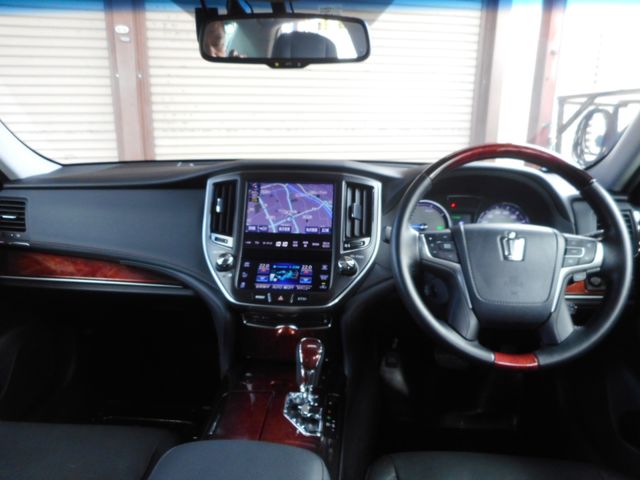 Toyota CROWN MAJESTA 2014-11 22826-1