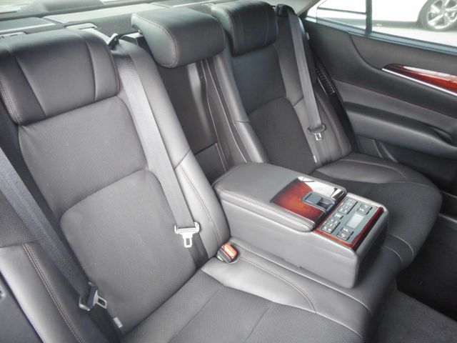 Toyota CROWN MAJESTA 2014-11 22826-19