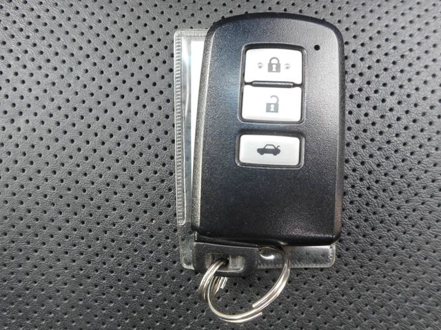 Toyota CROWN MAJESTA 2014-11 22826-28