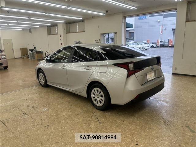 Toyota PRIUS 2021-02 375666-6