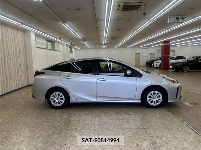 Toyota PRIUS 2021-02 375666-3