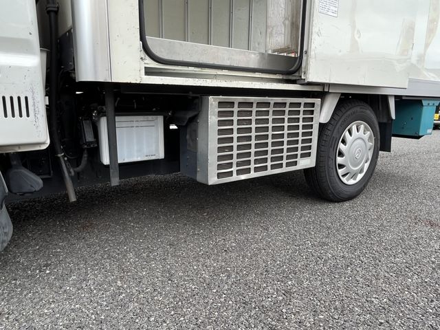 Mazda BONGO TRUCK 2017-07 13083-17
