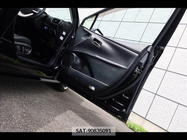 Toyota PRIUS 2016-09 386009-24
