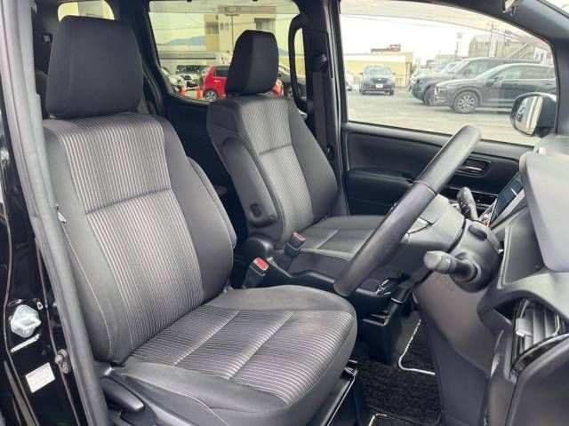 Toyota VOXY 2018-10 189138-9