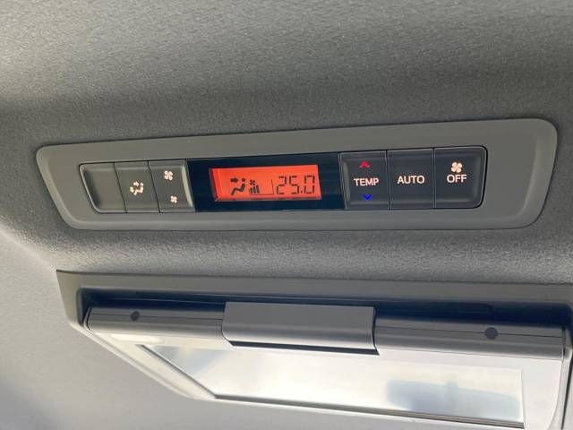 Toyota VOXY 2018-10 189138-8