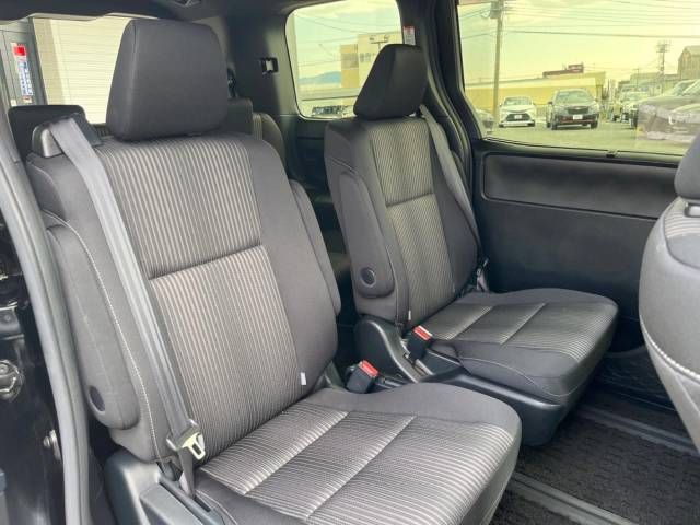 Toyota VOXY 2018-10 189138-10