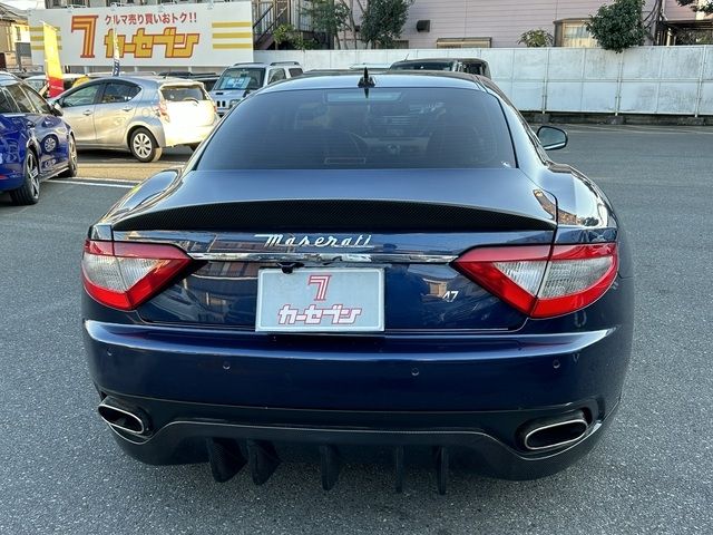 Maserati GRANTURISMO 2009-10 28591-5
