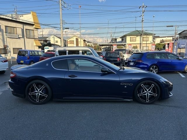 Maserati GRANTURISMO 2009-10 28591-3