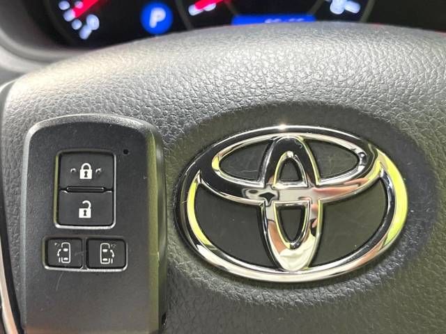 Toyota NOAH 2018-10 16017-7